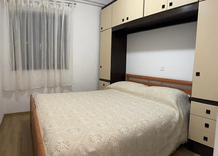 Bruna 3 アパート *